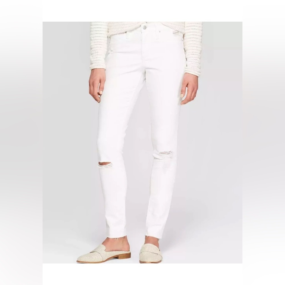 New WO Tags-Universal Thread Jeans High-Rise Distressed . White- Size 8